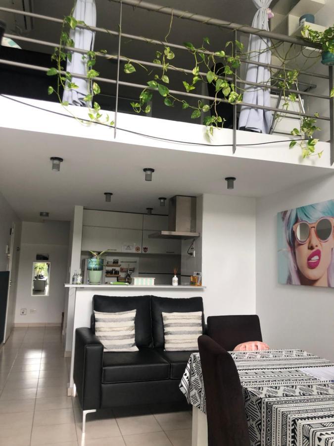 El Depto Tipo Duplex Pleno Centro Incluye Cochera Consultar Servicio De Parking Apartment Monte Grande Luaran gambar